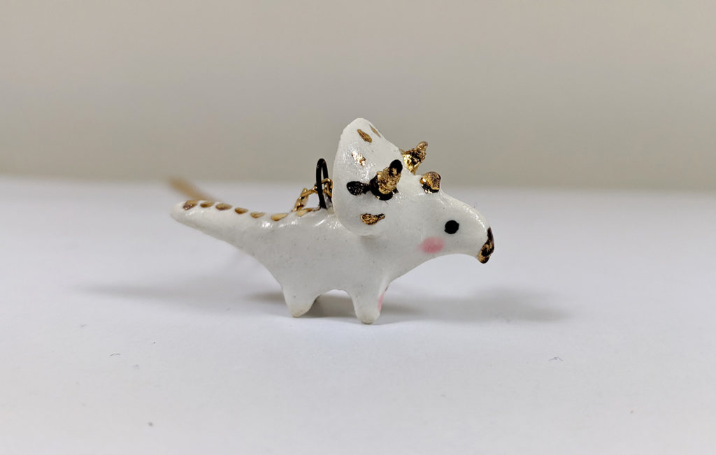 pendentif triceratops ceramique or