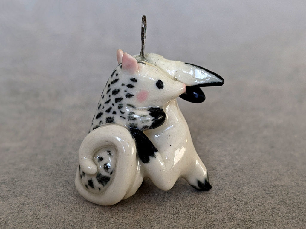 pendentif lapin oppossum porcelaine