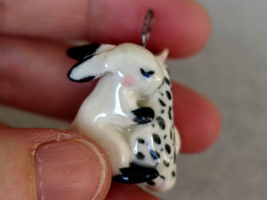pendentif lapin oppossum porcelaine
