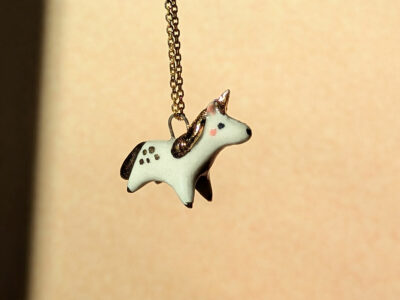 Pendentif licorne blanche et or