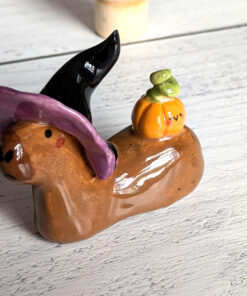 Figurine - Capybara Witch