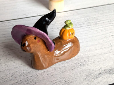 Figurine - Capybara Witch