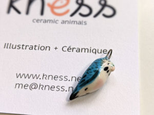 pendentif perruche ceramique bleu rose