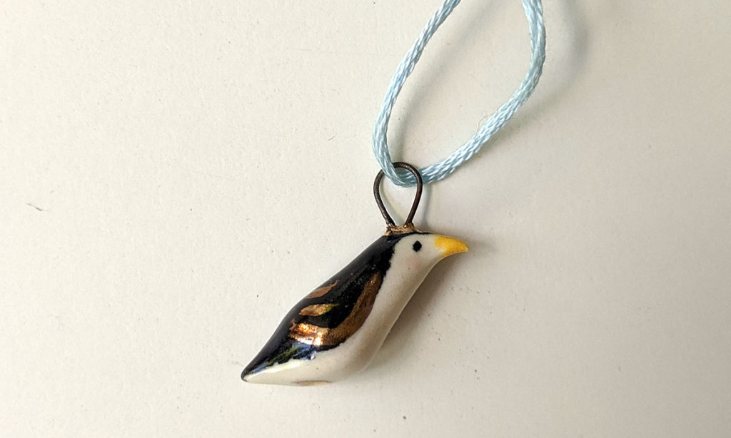 pendentif pingouin porcelaine et or