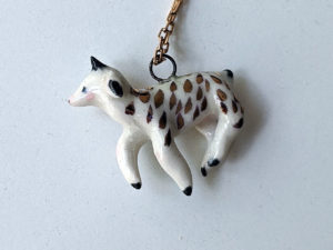 pendentif chevre porcelaine or