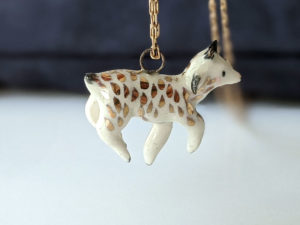 pendentif chevre porcelaine or