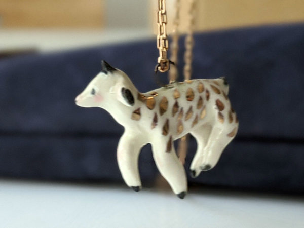 pendentif chevre porcelaine or