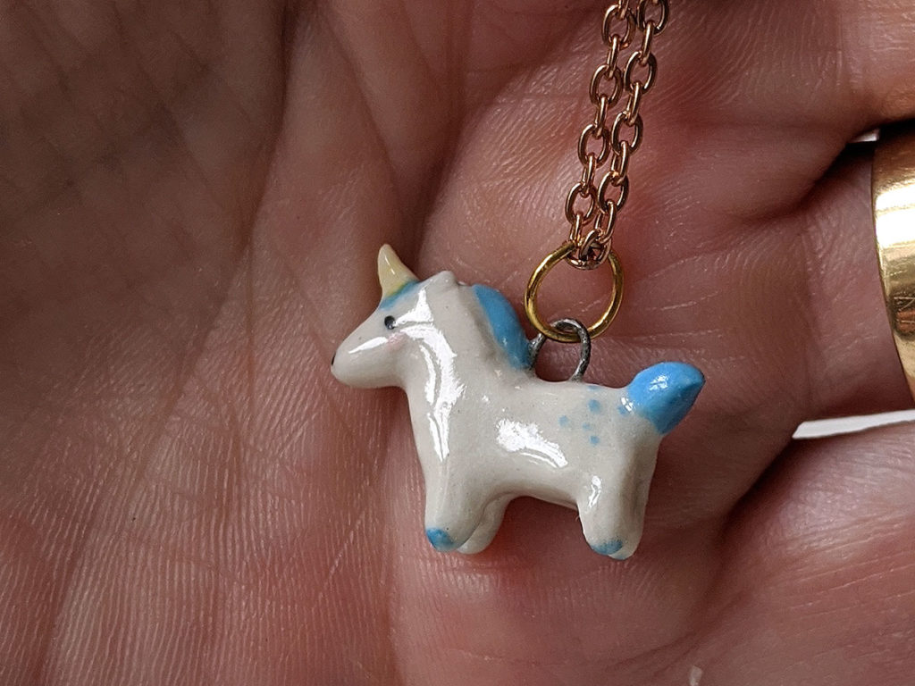 pendentif licorne bleue