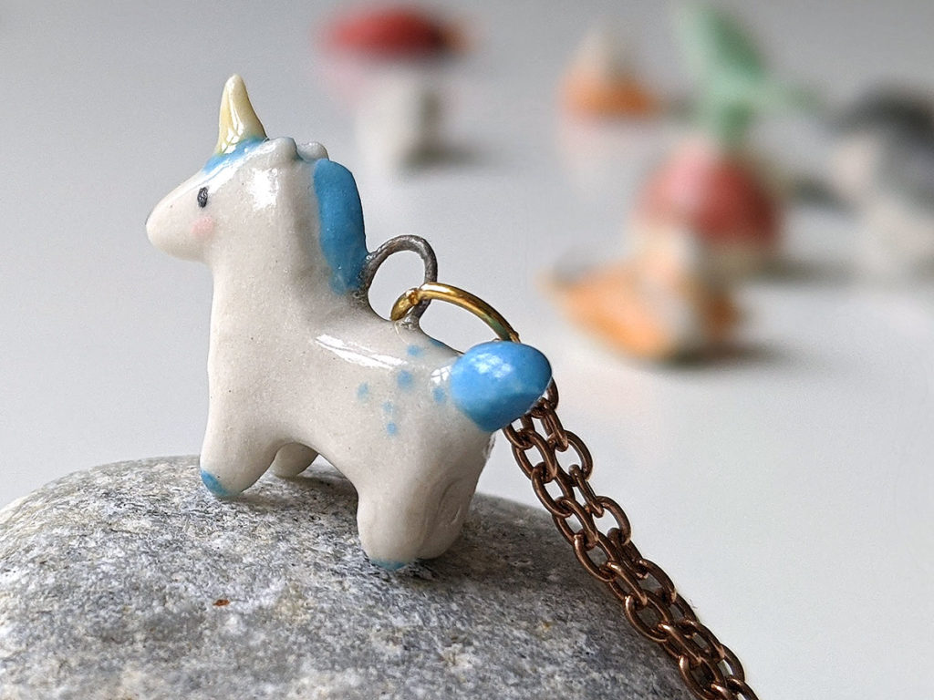 pendentif licorne bleue