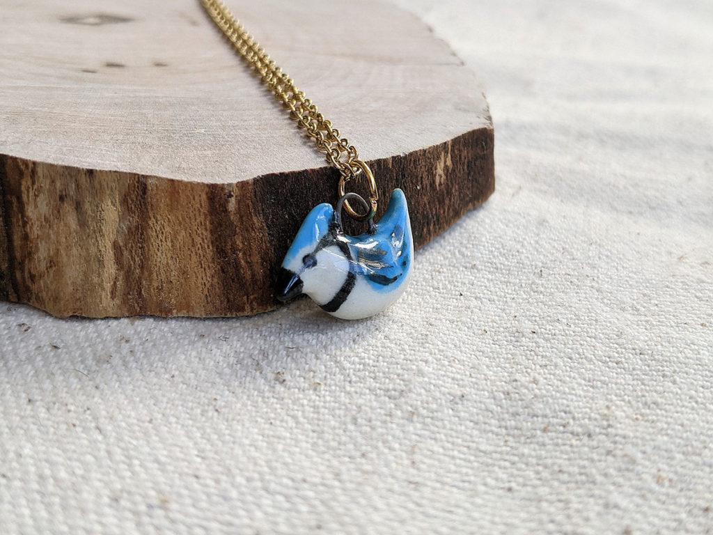 pendentif geai bleu