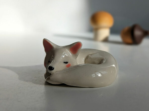 ceramic figurine arctic fox