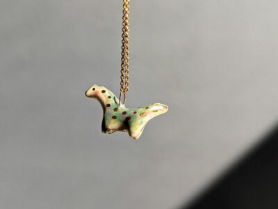 Pendentif Diplodocus Nacré – Image 2