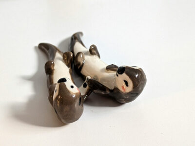 Figurine - Otter Couple - Image 3