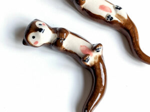 figurines couple otters
