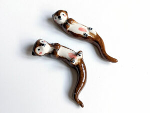 figurines couple otters