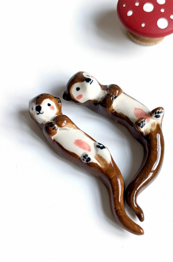 figurines couple otters
