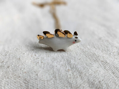 Pendentif Stégosaure doré - petit – Image 11