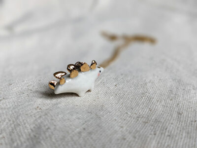 Pendentif Stégosaure doré - petit – Image 13