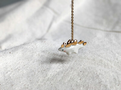 Pendentif Stégosaure doré - petit – Image 15