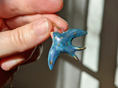 Pendentif Hirondelle doré – Image 3
