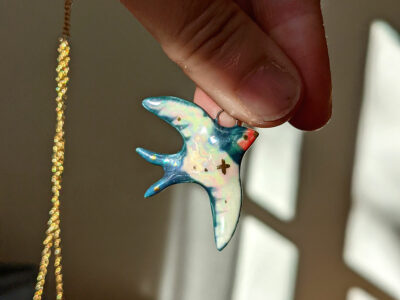 Pendentif Hirondelle doré – Image 2