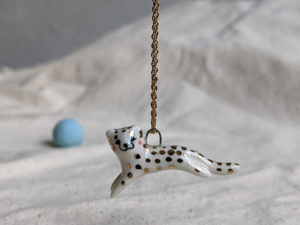 gold cheetah pendant guépard