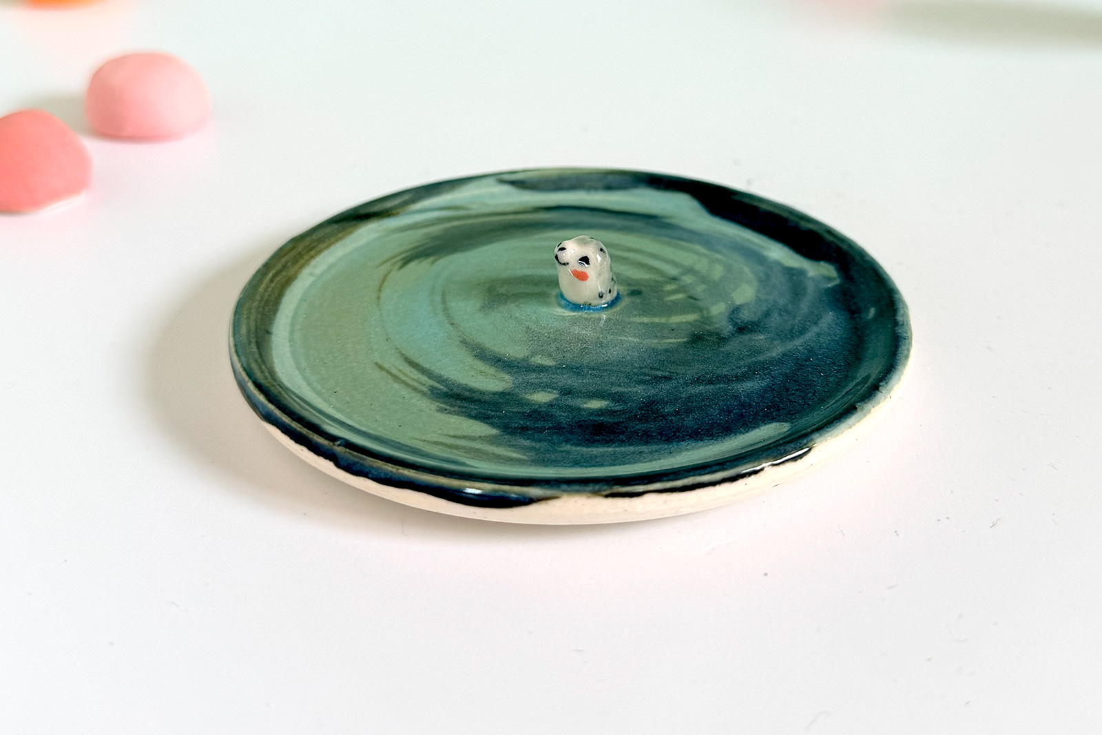 Alternative view of Jewelry dish : Seal