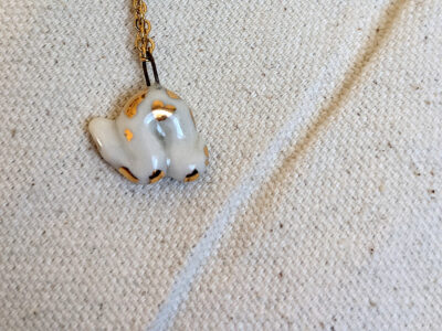 Pendentif Python porcelaine et or – Image 3