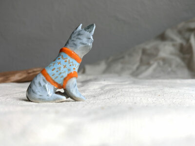 Figurine de Chien en Chandail – Image 4