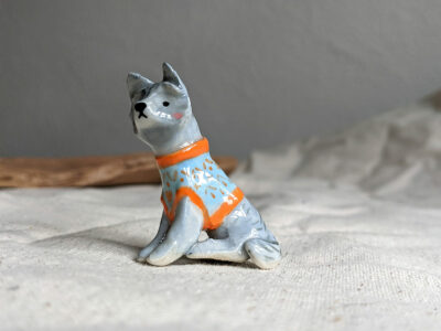 Figurine de Chien en Chandail – Image 3