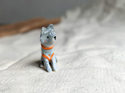 Figurine de Chien en Chandail – Image 2