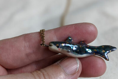 Whale Shark pendant, pearl and gold - Image 2