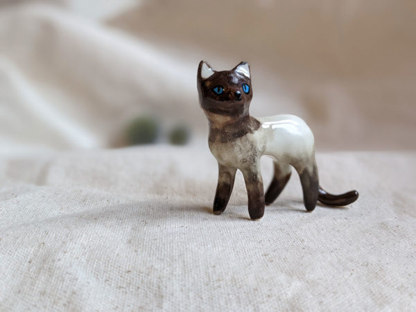 cat figurine seal point