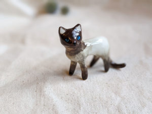 cat figurine seal point