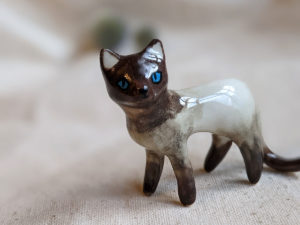 cat figurine seal point