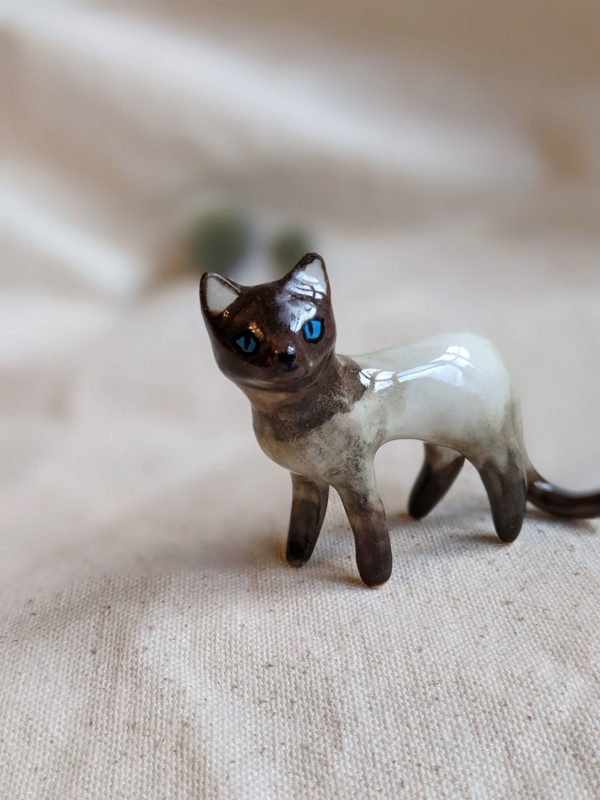 cat figurine seal point