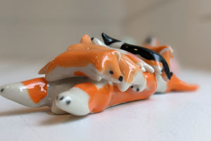 Maman Corgi en Porcelaine – Image 5