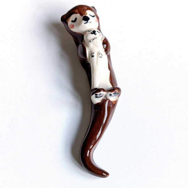 figurine otter mom and pup