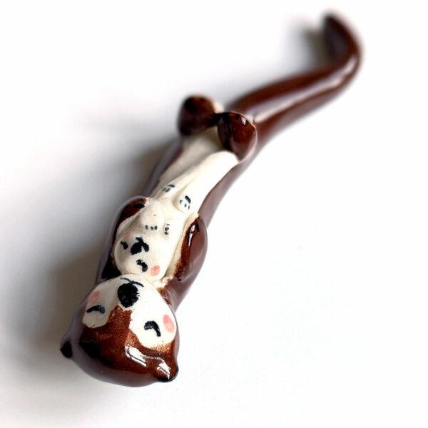 figurine otter mom and pup