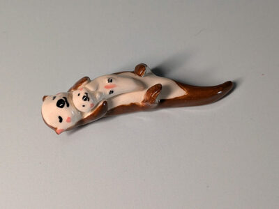 Loutre Porcelaine avec bébé – Image 5