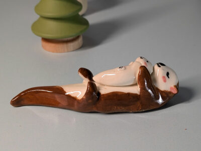 Loutre Porcelaine avec bébé – Image 3