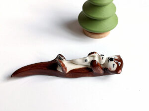 figurine otter mom and pup