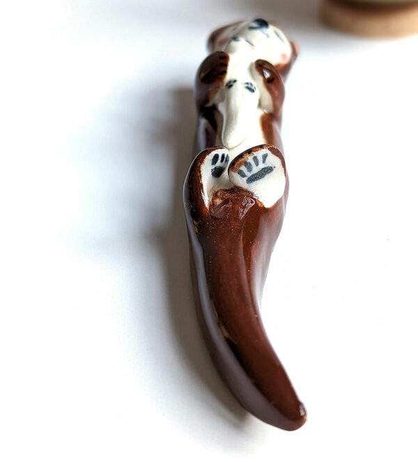 figurine otter mom and pup