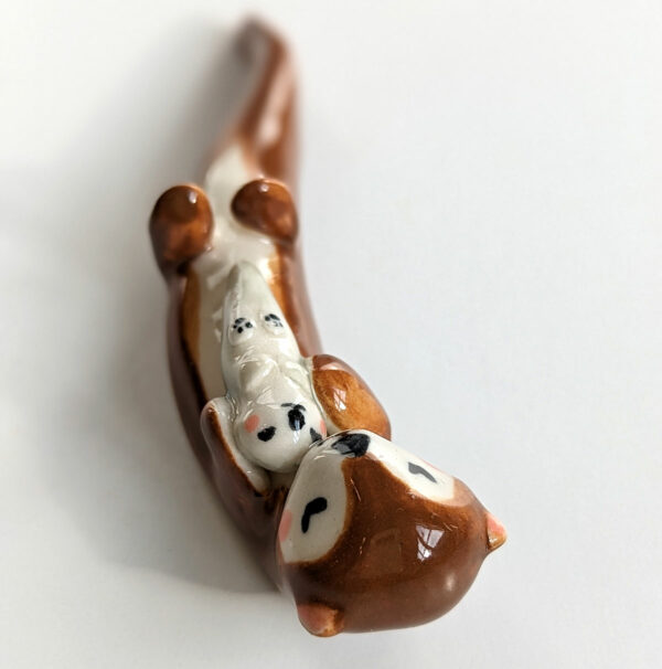figurine otter mom and pup