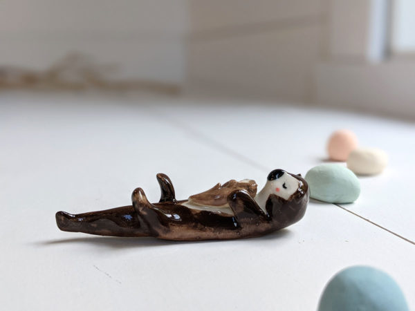porcelain otter mom and baby figurine
