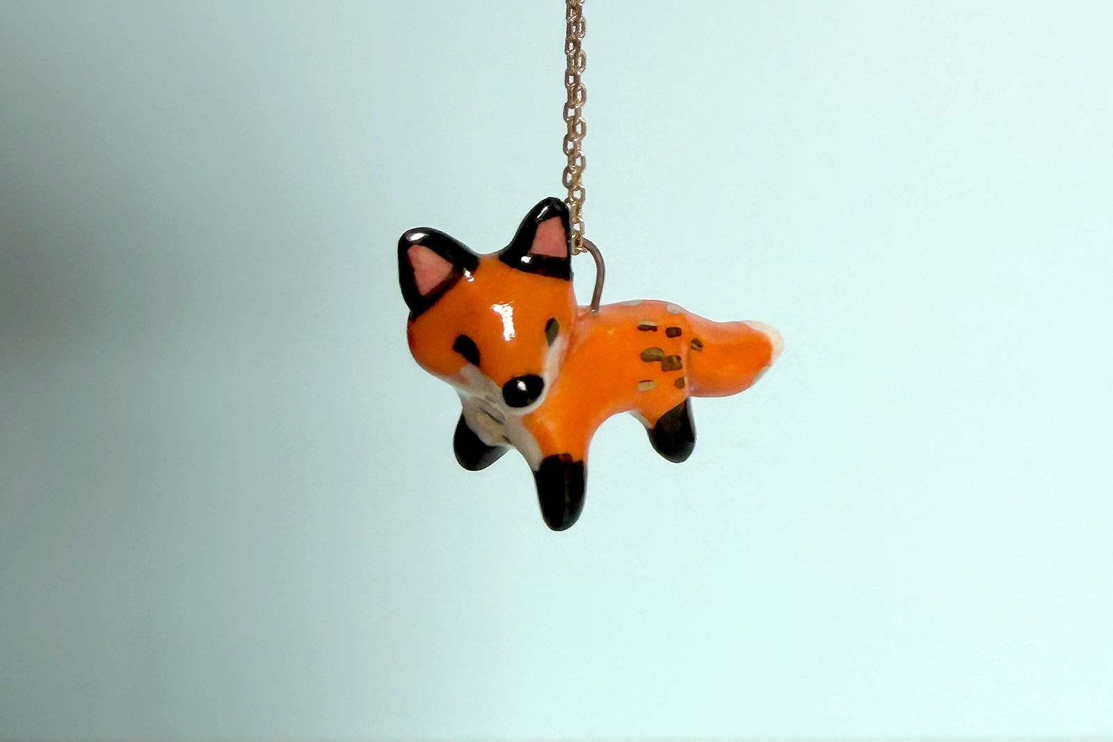 Alternative view of Pendentif Renard Roux