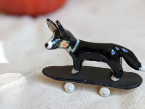 Corgi cardigan porcelaine