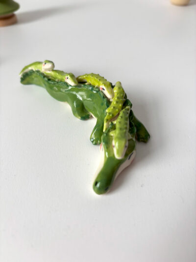 Figurine Porcelaine - Maman Crocodile – Image 2