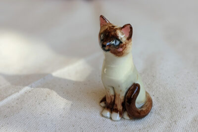 Porcelain Cat Figurine - Seal Point sitting - Image 2