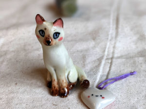 figurine chat seal point